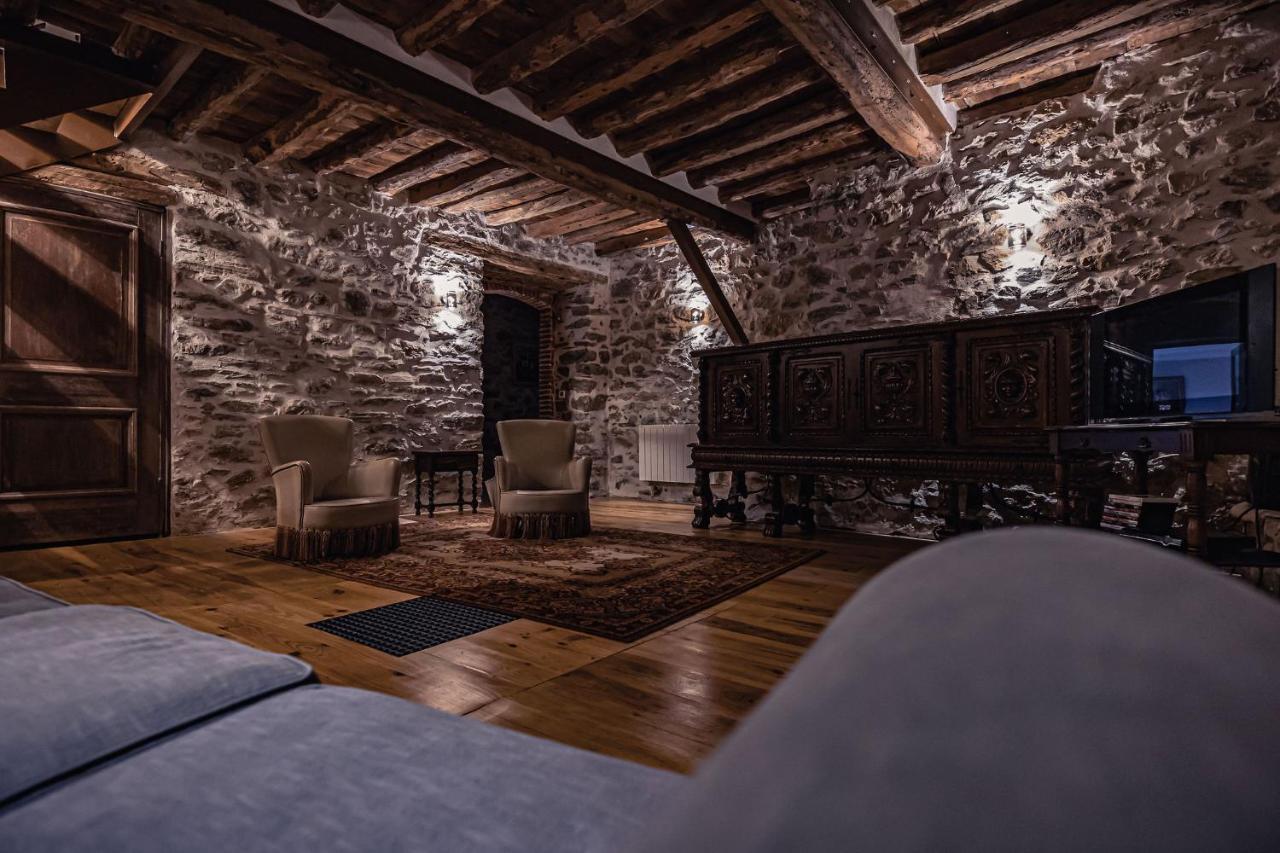 Sundrenched Relais De Poste In Serdinya Exterior foto